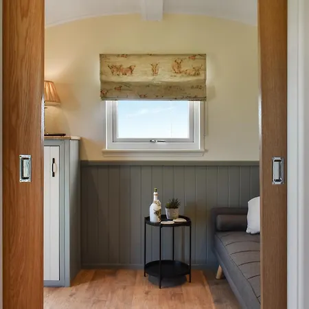 Nyaraló Meadows View Shepherd's Hut *