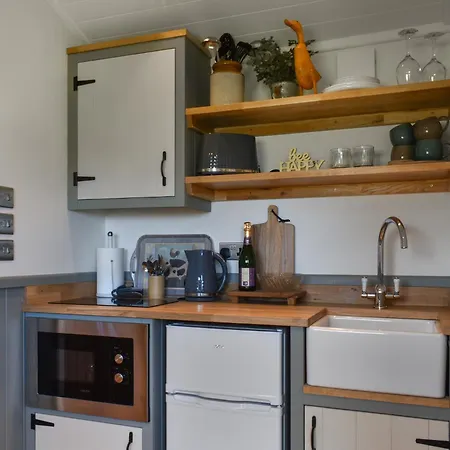 בית נופש Meadows View Shepherd's Hut *