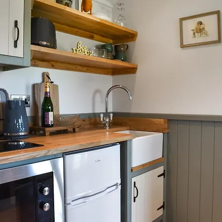 בית נופש Meadows View Shepherd's Hut *